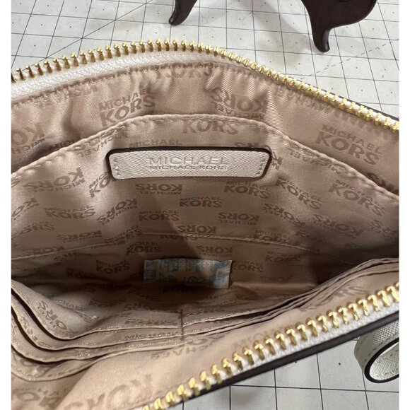 Michael Kors Jet Set Dragonfly White Wristlet Clutch NWOT Leather - Picture 5 of 6